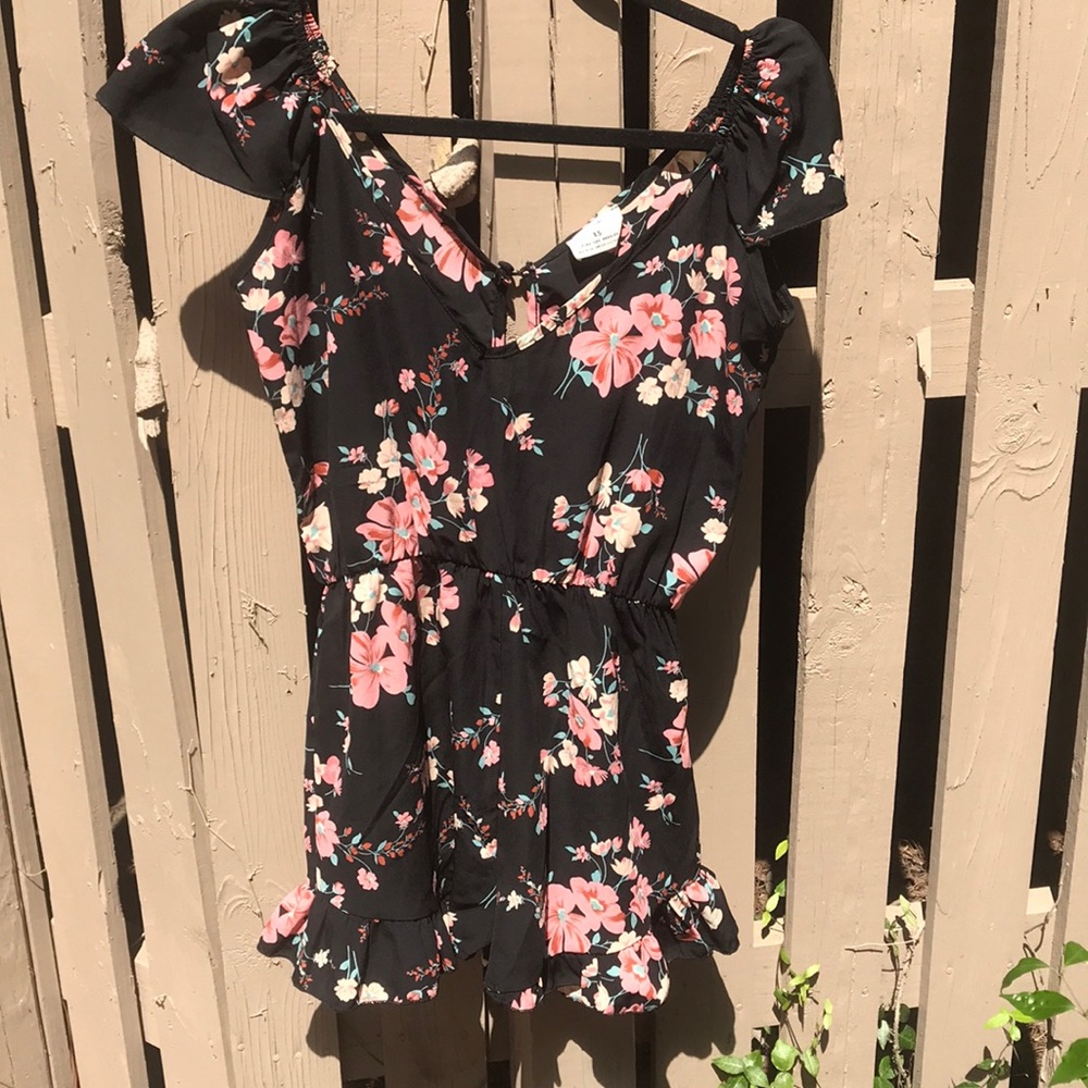 Urban Outfitters Floral Ruffled-Sleeve Romper - Picture 3 of 6